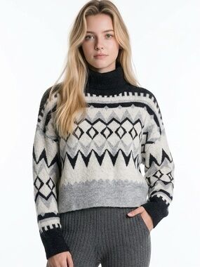 H&M | NEW Gray and Cream Plush Fairisle Style Turtleneck Sweater Women’s Size M